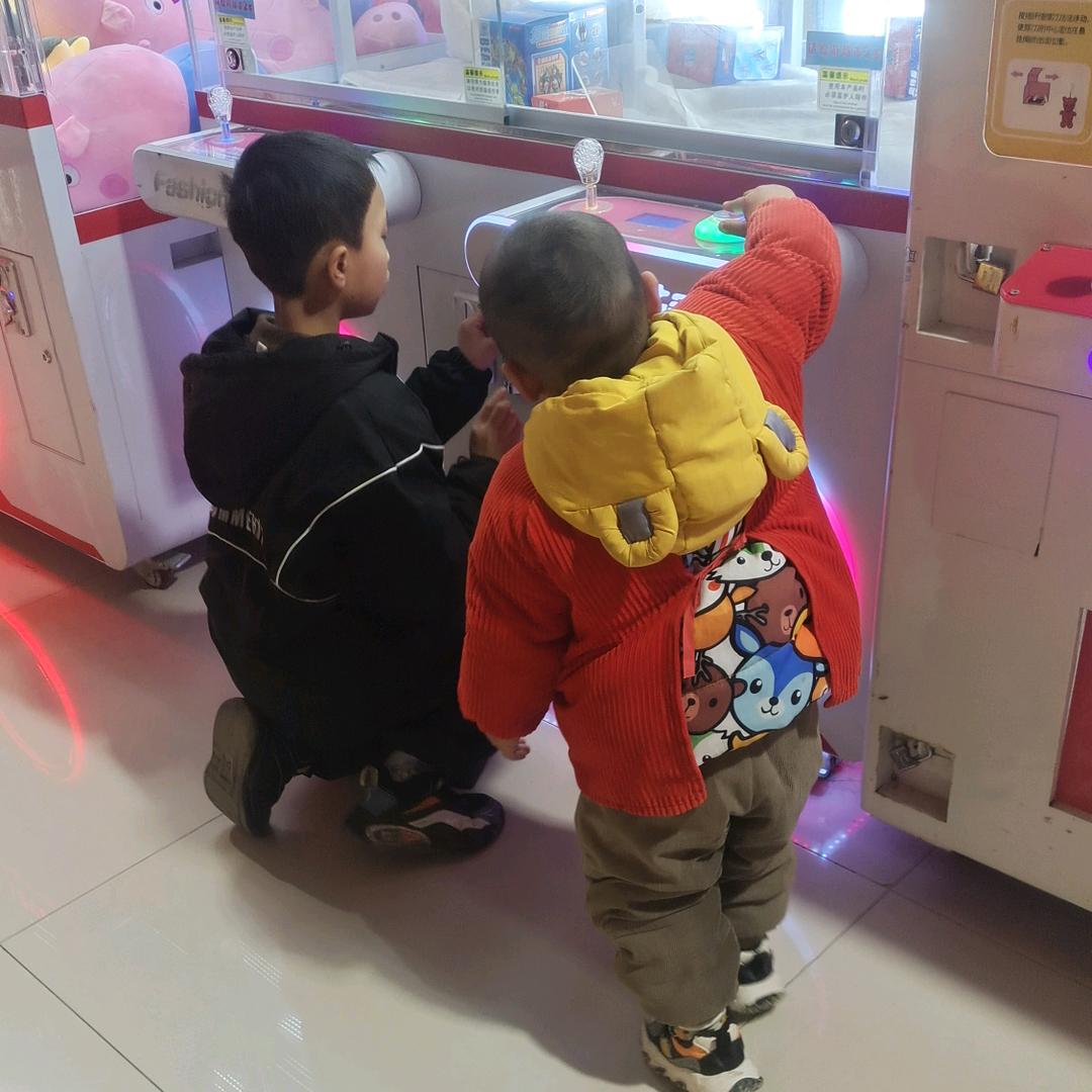 赵氏卤味（唐县镇蜜雪冰城隔壁）