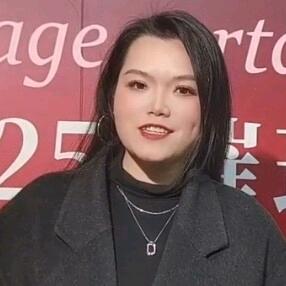 爱化妆的文妞妞