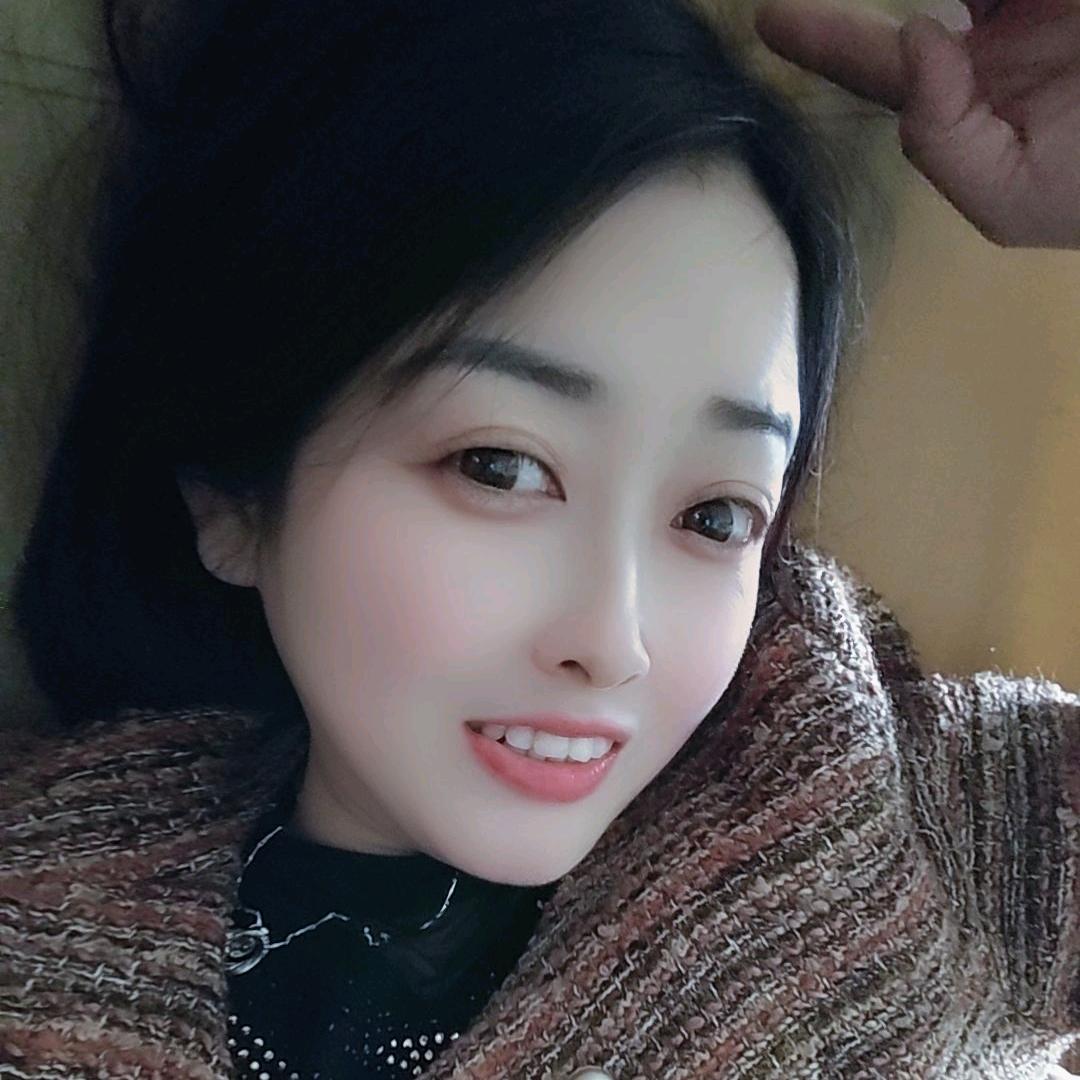 至诚镇碗碗香面馆，车站旁边