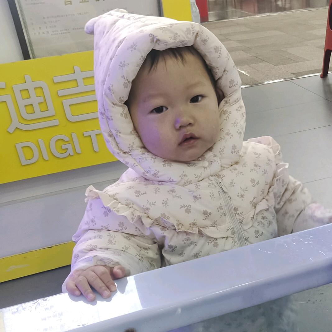 何瑶（一岁六个月）