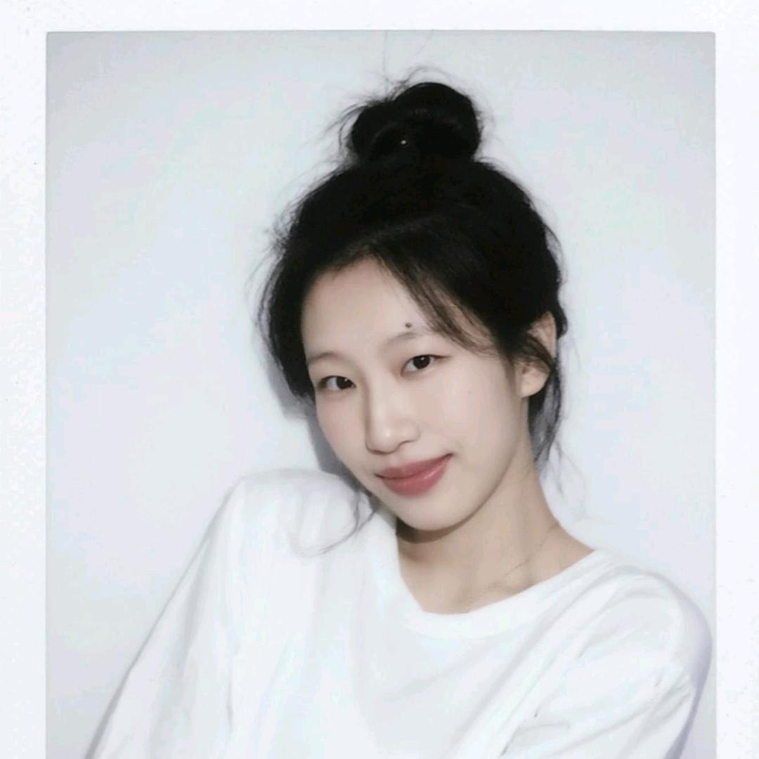 August Aug👧