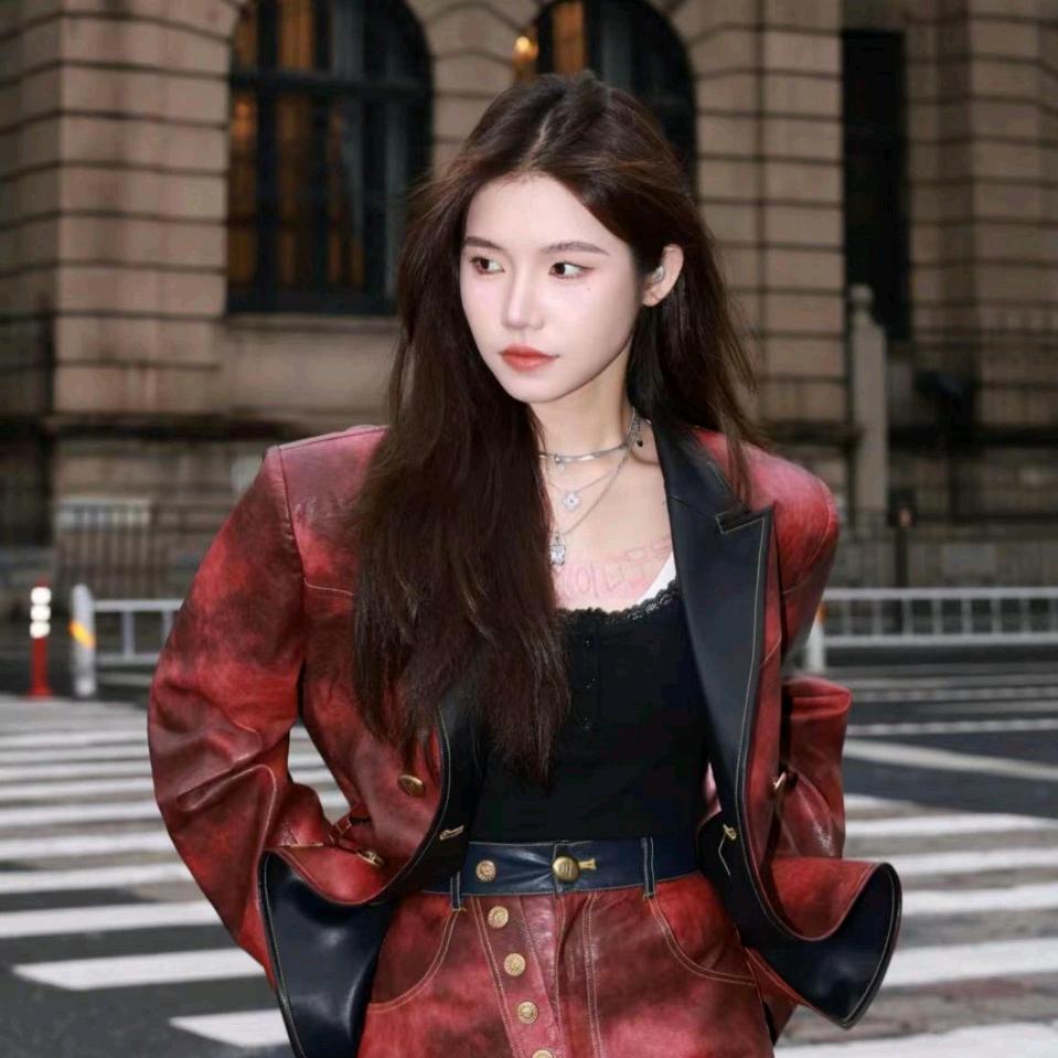 一只璐 崽崽吖  (ಡωಡ)