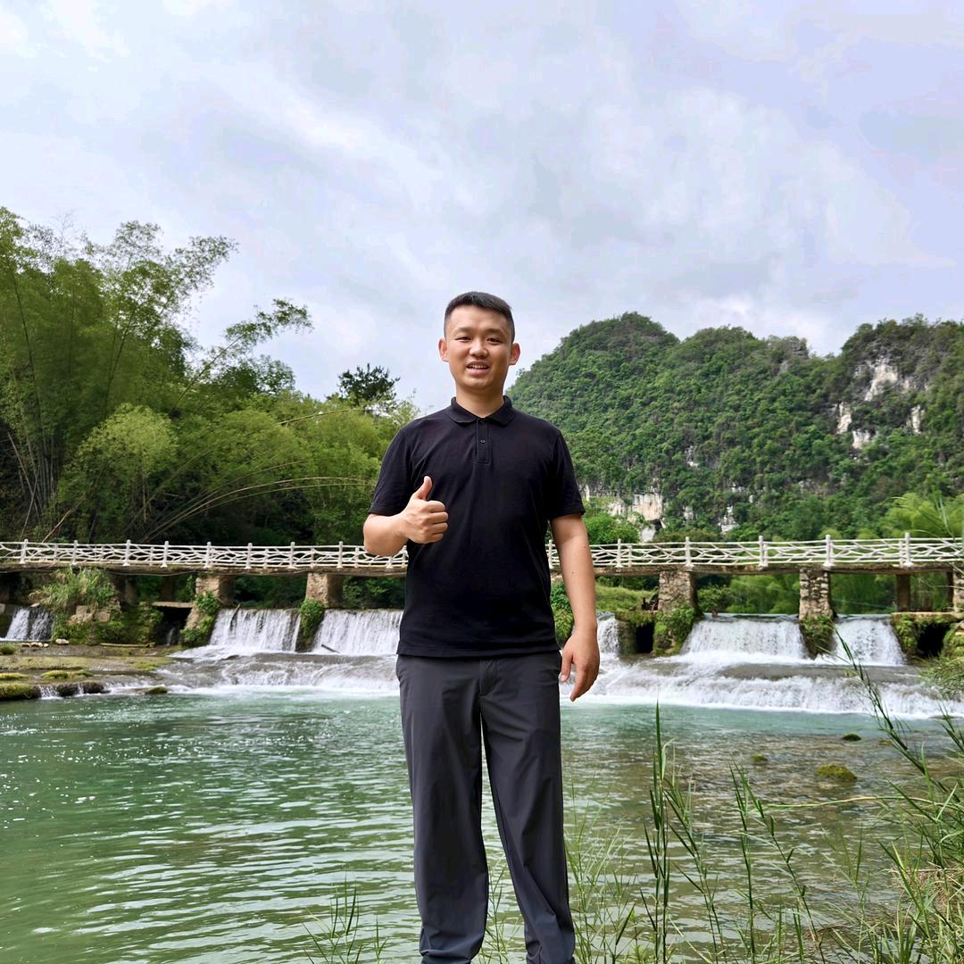 梁富鑫  龙会村第一书记