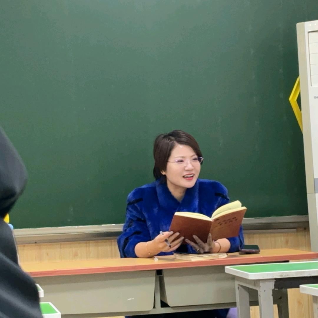 凌薇    说教育