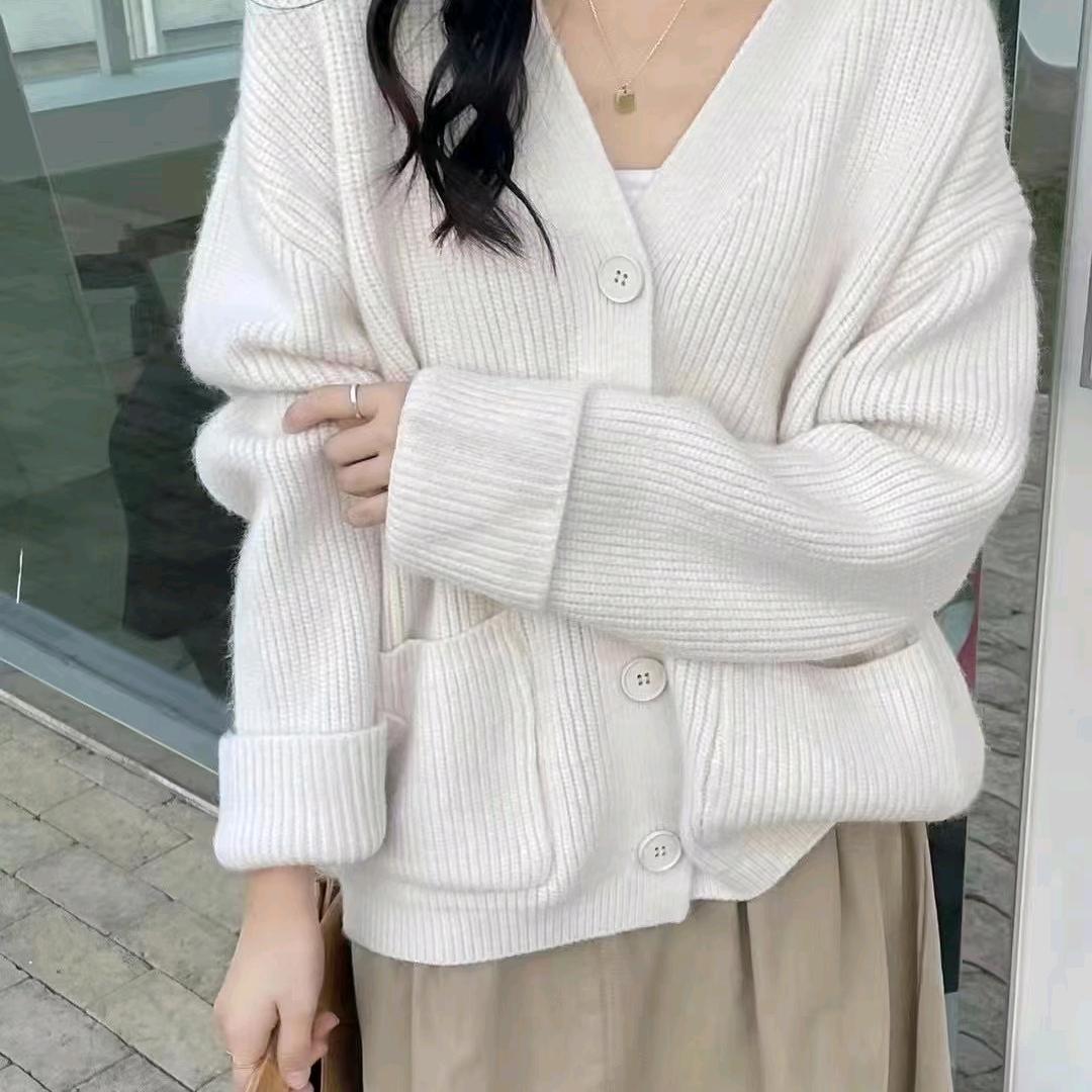 ，