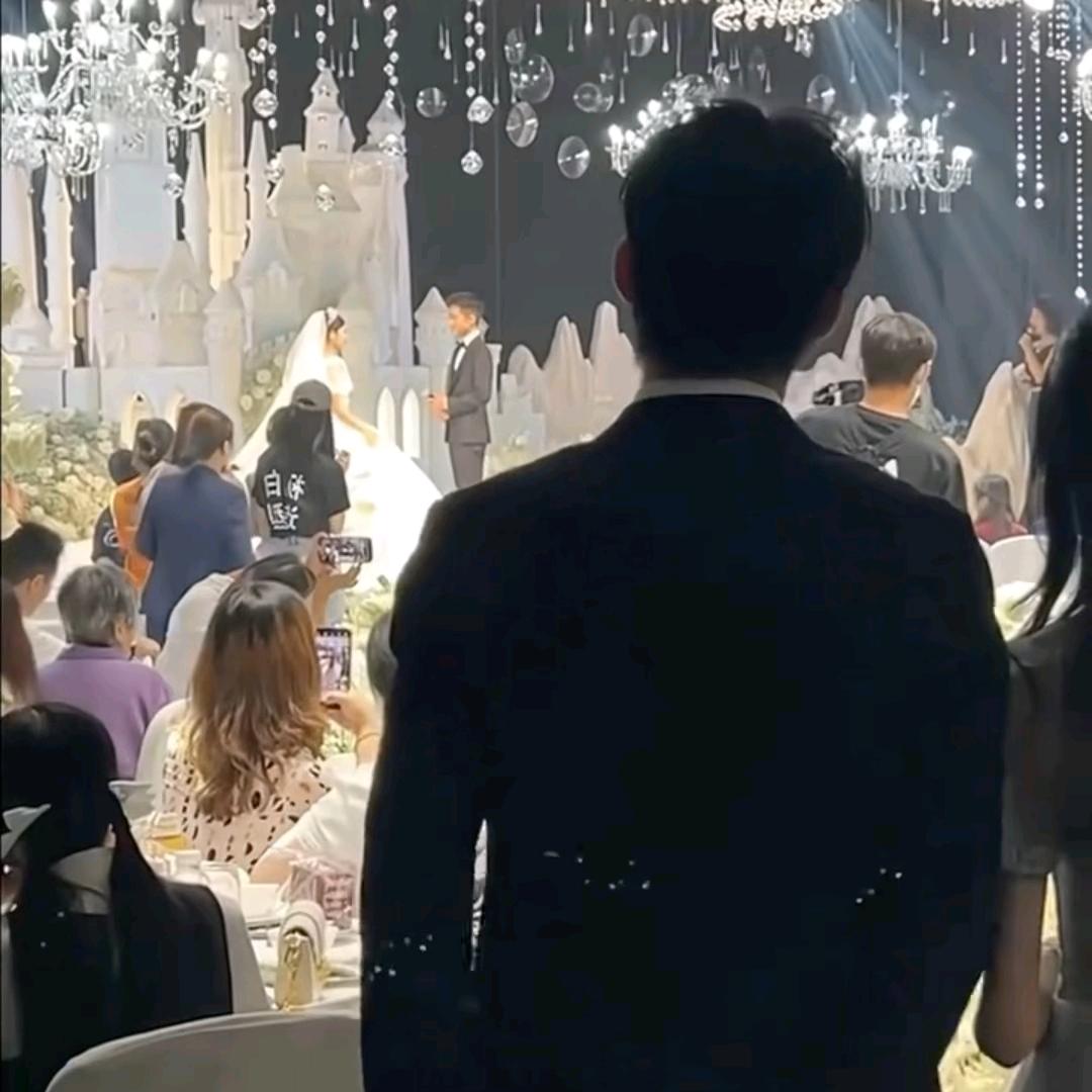 哥斯拉销售总监小王