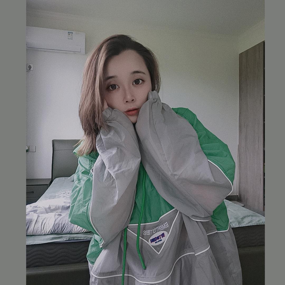 🌈    小小青 °