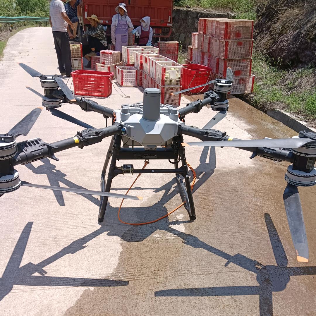 无人机吊运小周