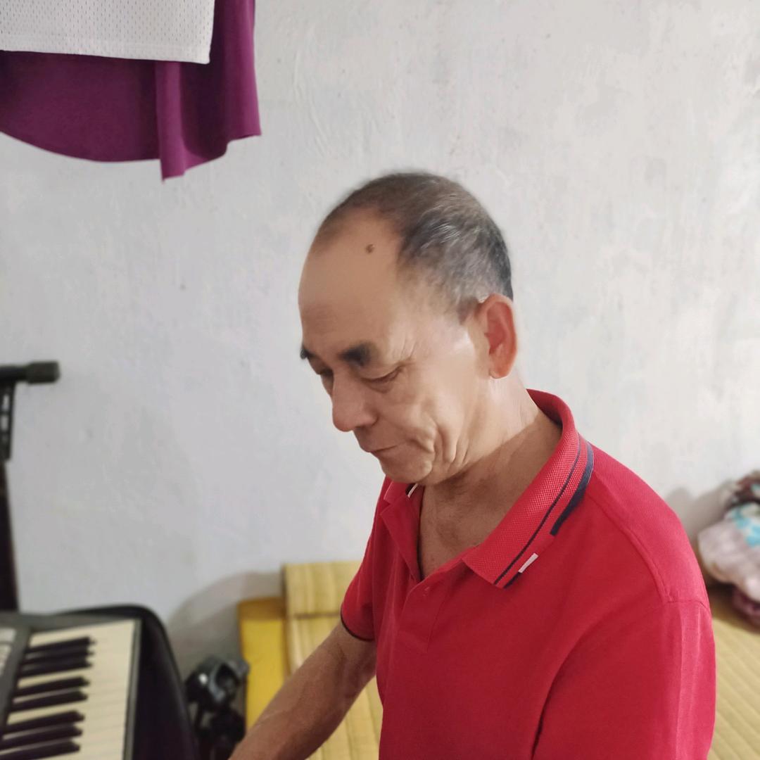 杨哥电子琴爱好者。