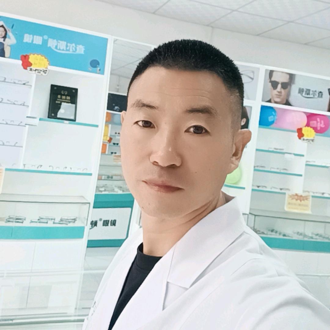 阿猛镇《查尔斯顿眼镜店》熊哥