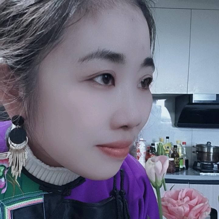 请叫我施姐姐🍒