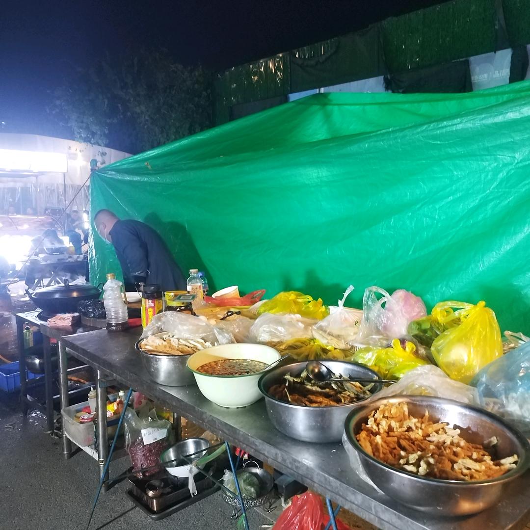 梁山三门市老味水饺地摊