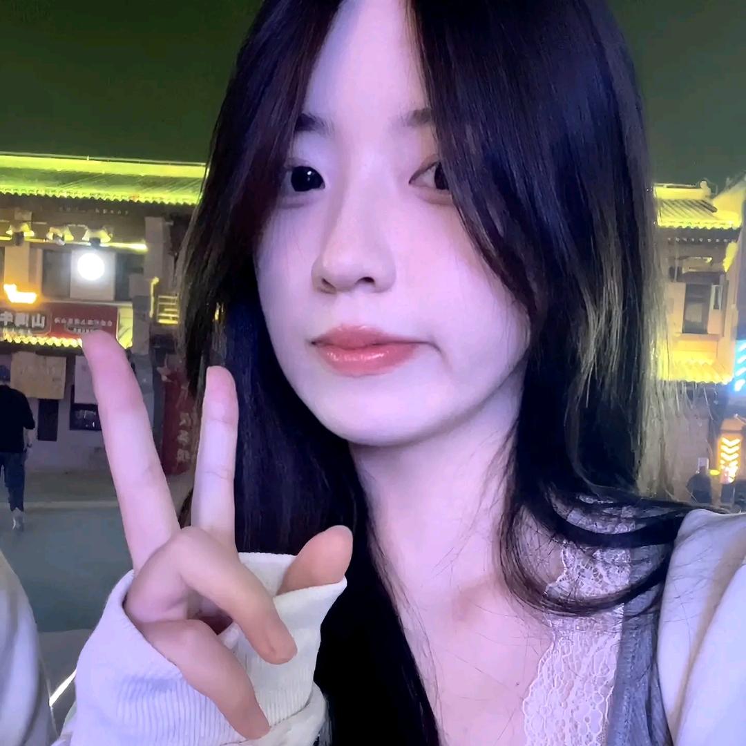 十级美颜的莉莉