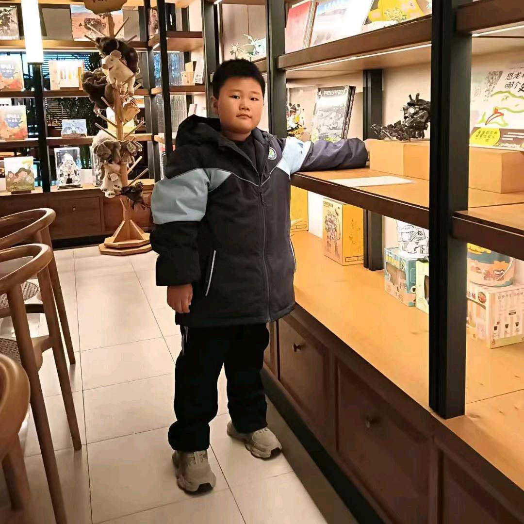 潘小亿