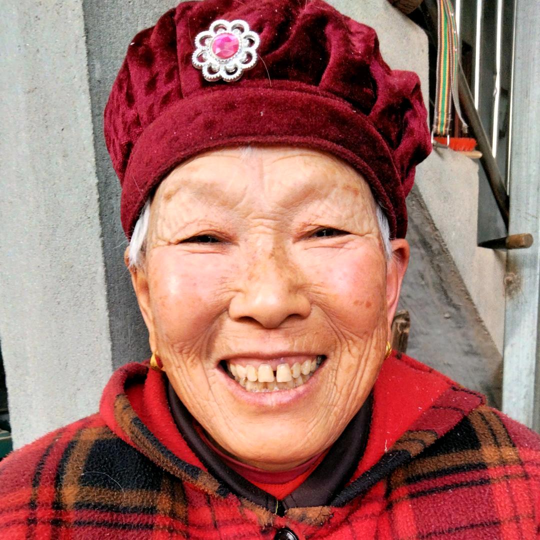 白发李大姐77岁