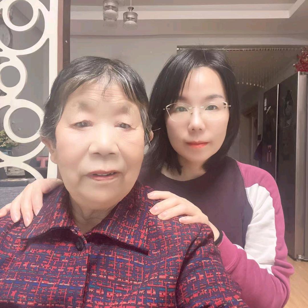 蕾蕾和婆婆(上午10:18/下午3:18