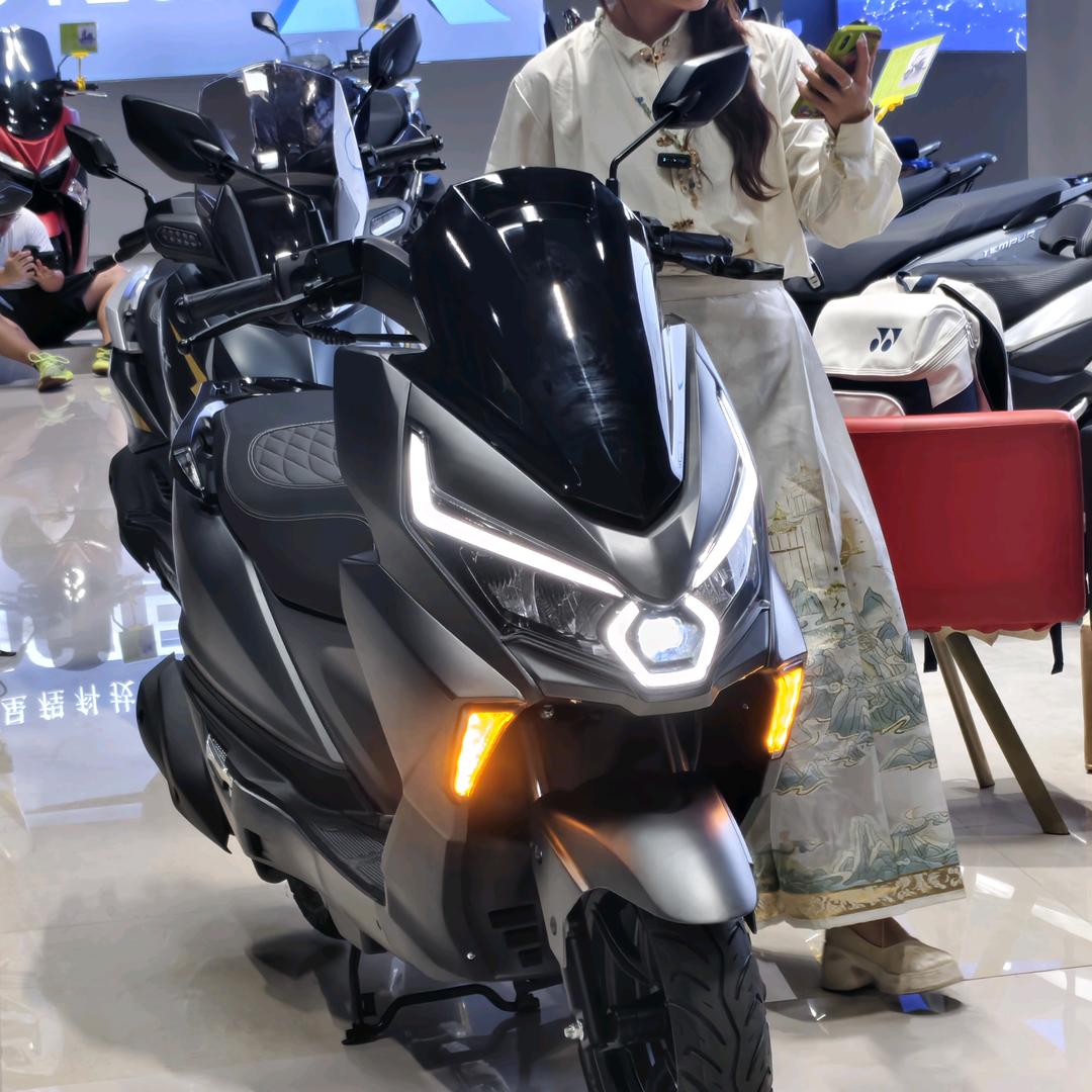 嘉陵工业-踏板摩托车