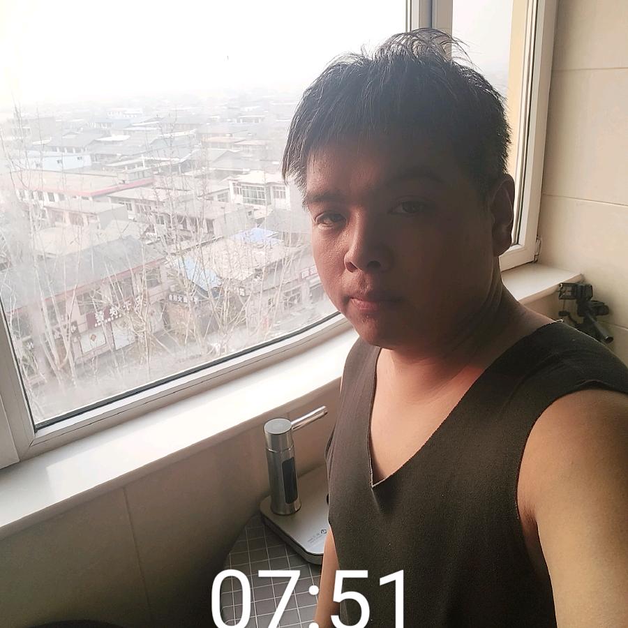 创业中的坤……