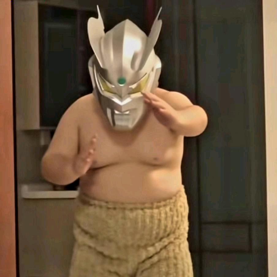 牛爷爷cos胡英俊试图勾引图图妈