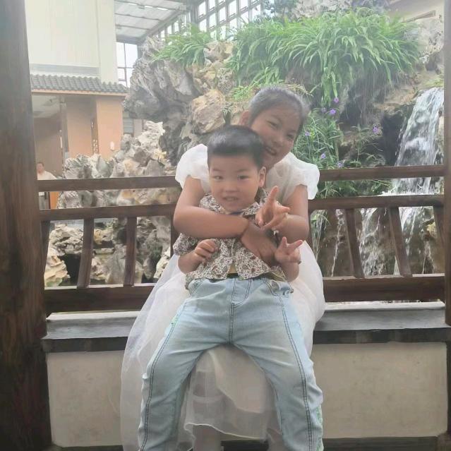 两个孙子的奶奶🌹🌹🌹🌹🌹