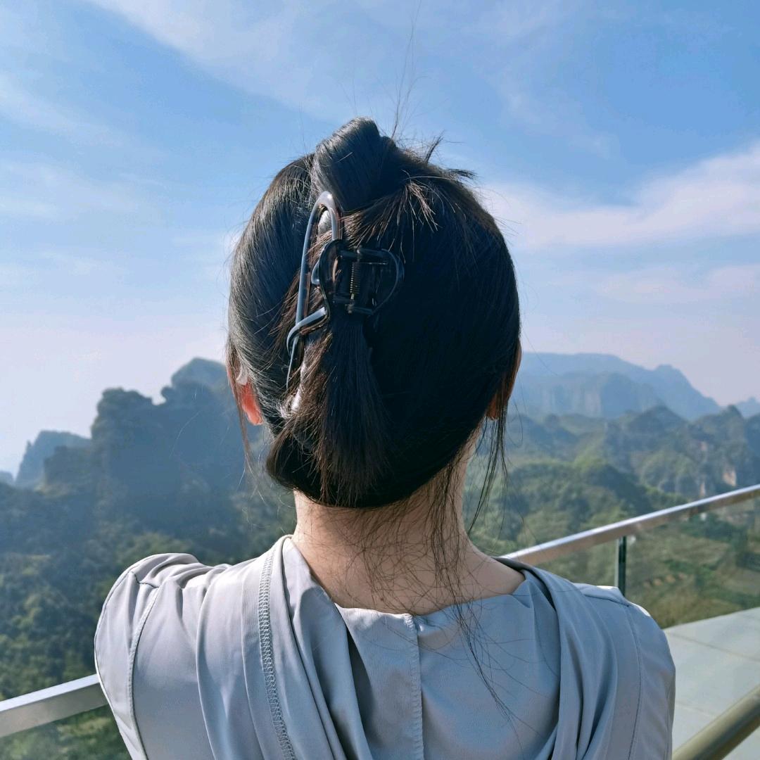 青山困于水
