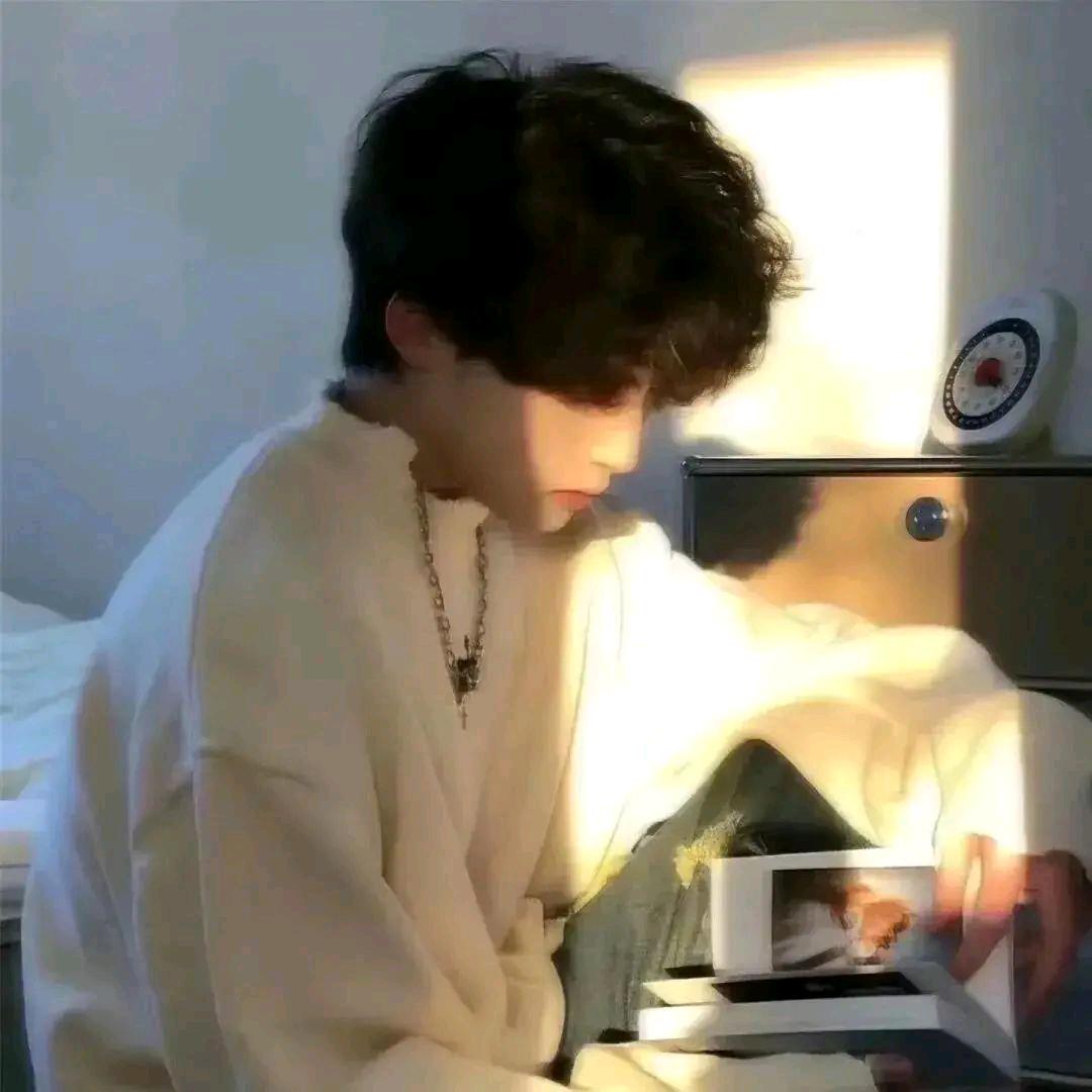 三更半夜被妙龄少女偷走陪伴我三年的裤衩