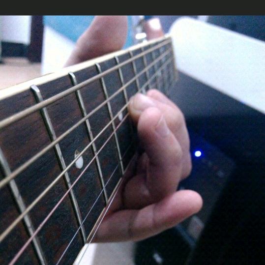 被迫打鼓的吉他手🎸