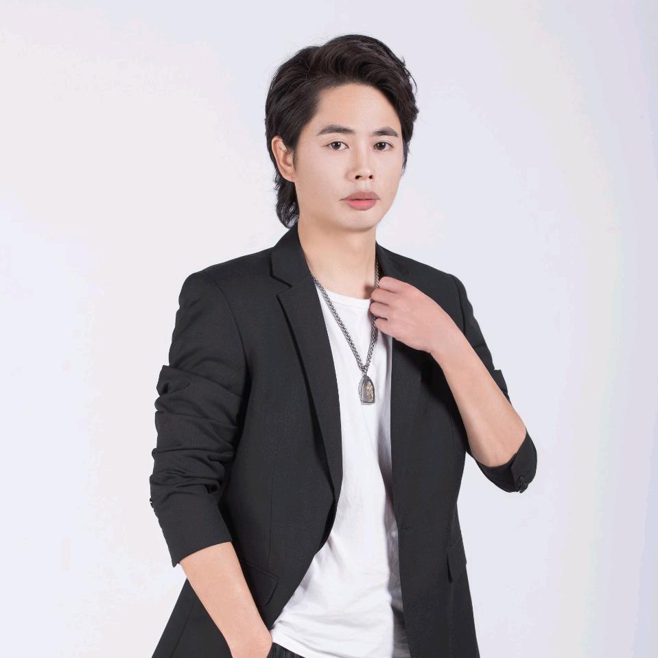 华仔收头发（饶双）