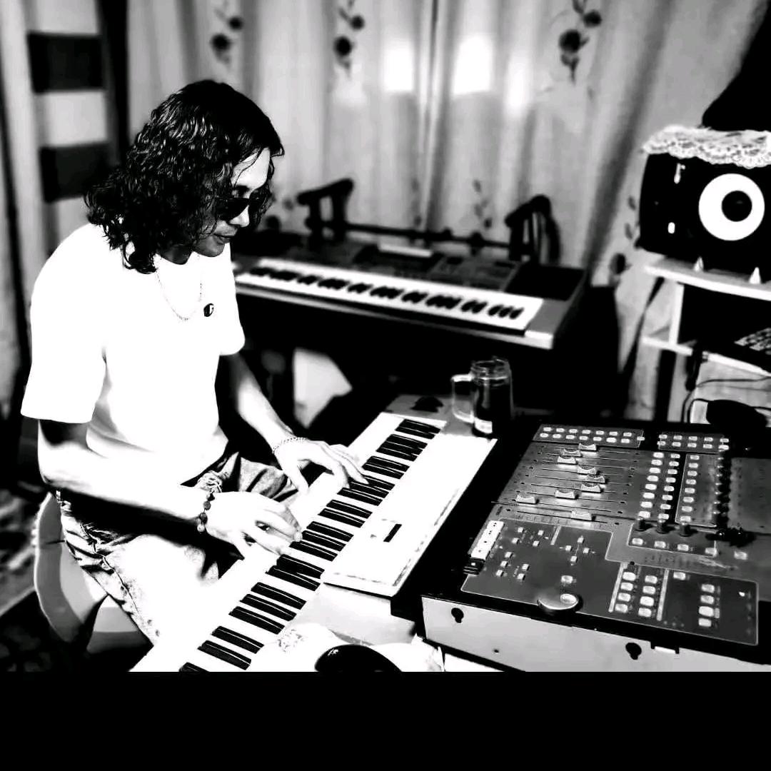 ELARES STUDIO.... 🎼