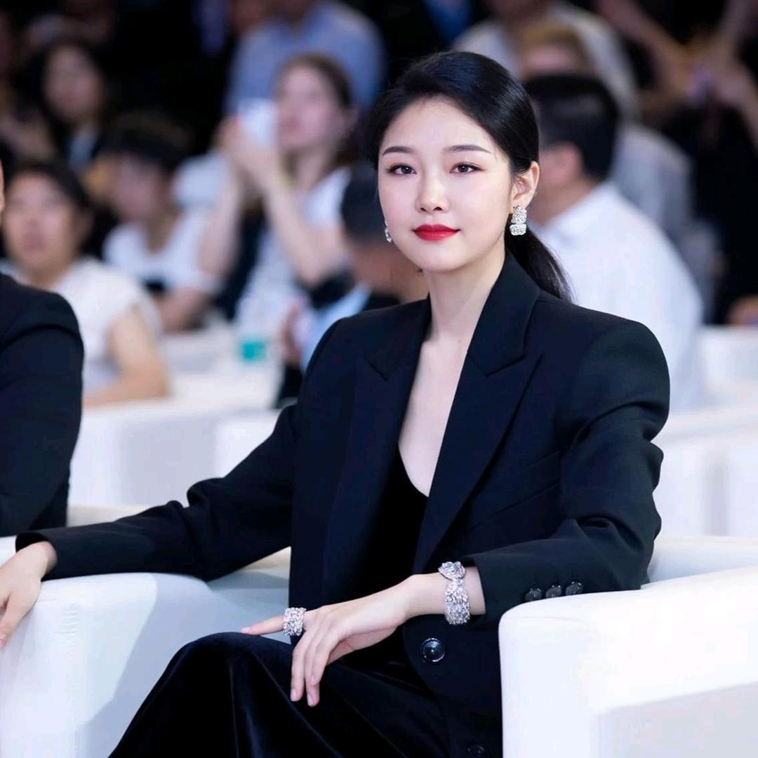 杨瑷君