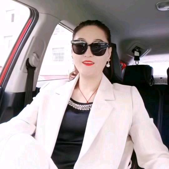 钟之君 🐴手势舞