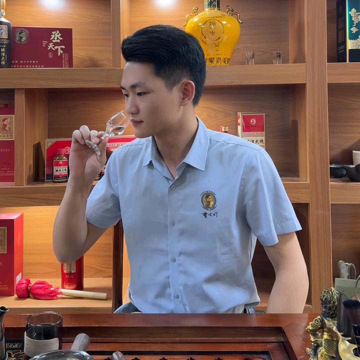 茅台镇  小小杨