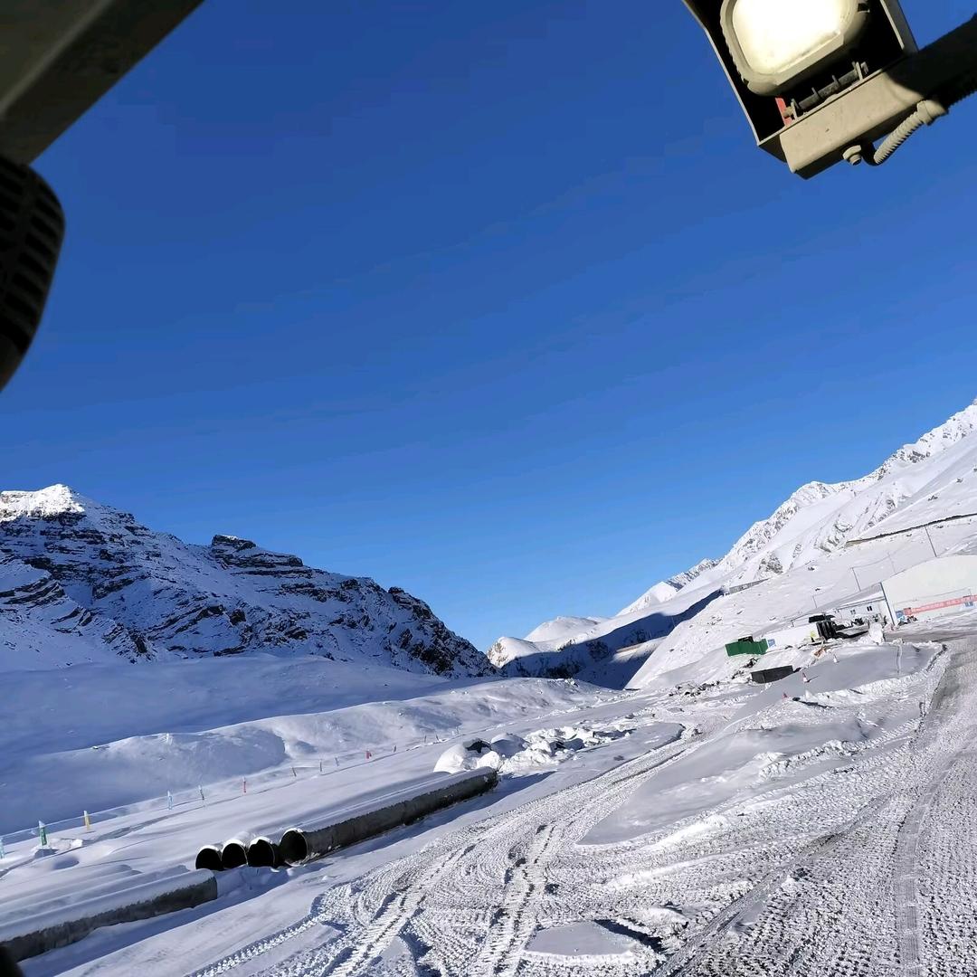 铲起拱架带火花