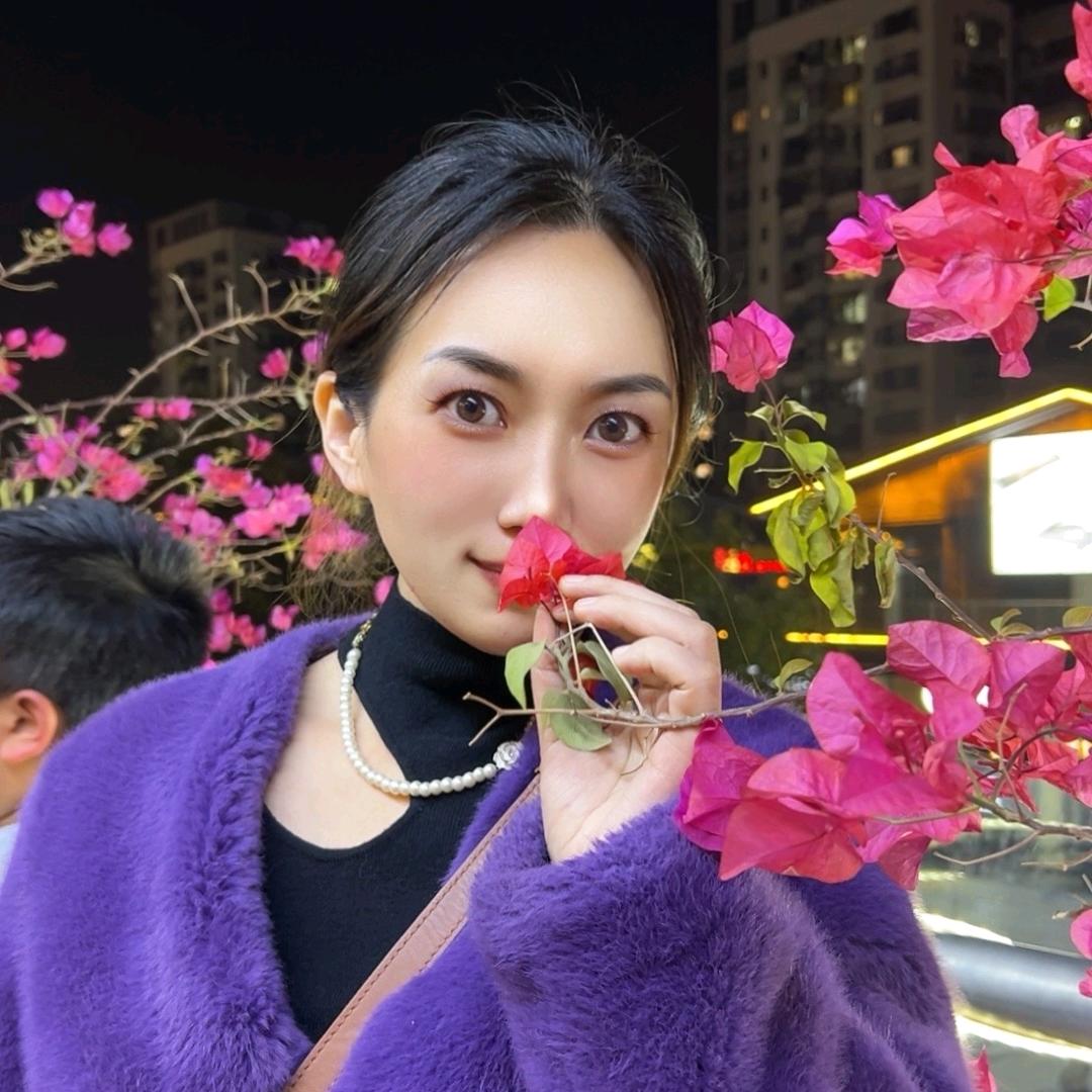 小铃铛(首播)每晚8:00播