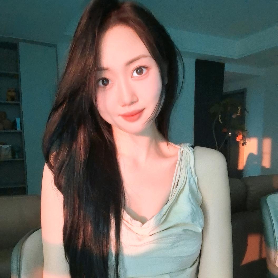 LILY 女装  中江店  婷婷
