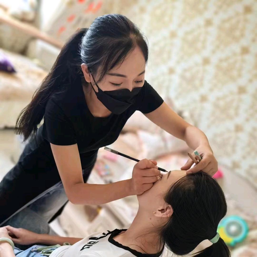 兰溪 眉毛 章语欢