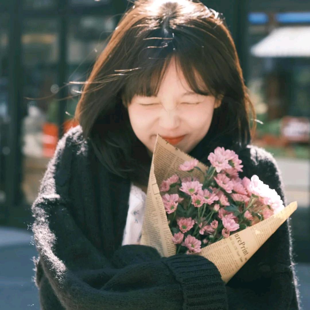 一只没有壳的小螃蟹