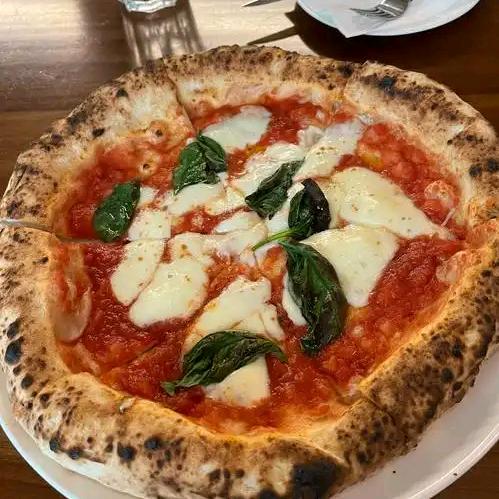 砚山首家窑炉披萨