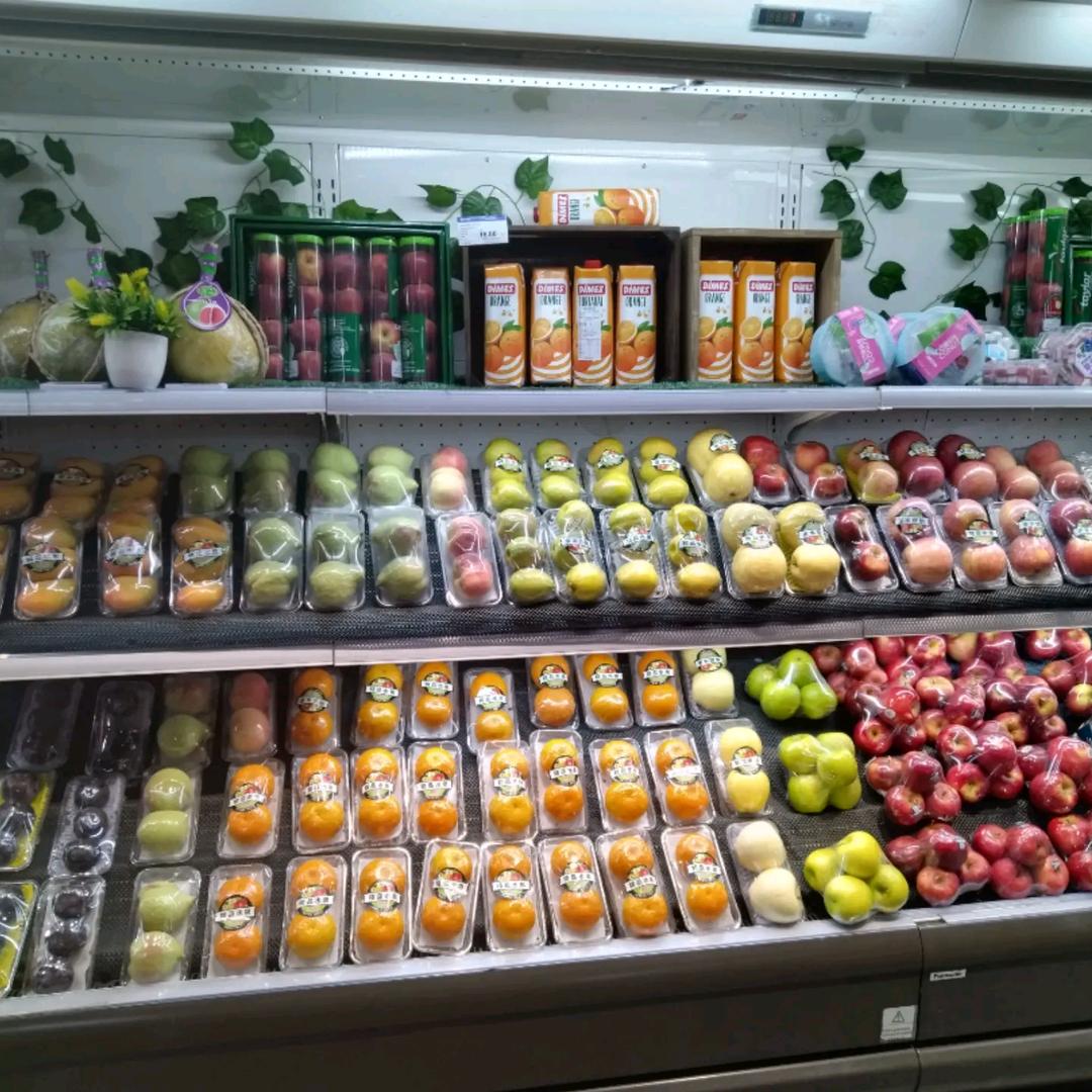 何芝慧      何姐