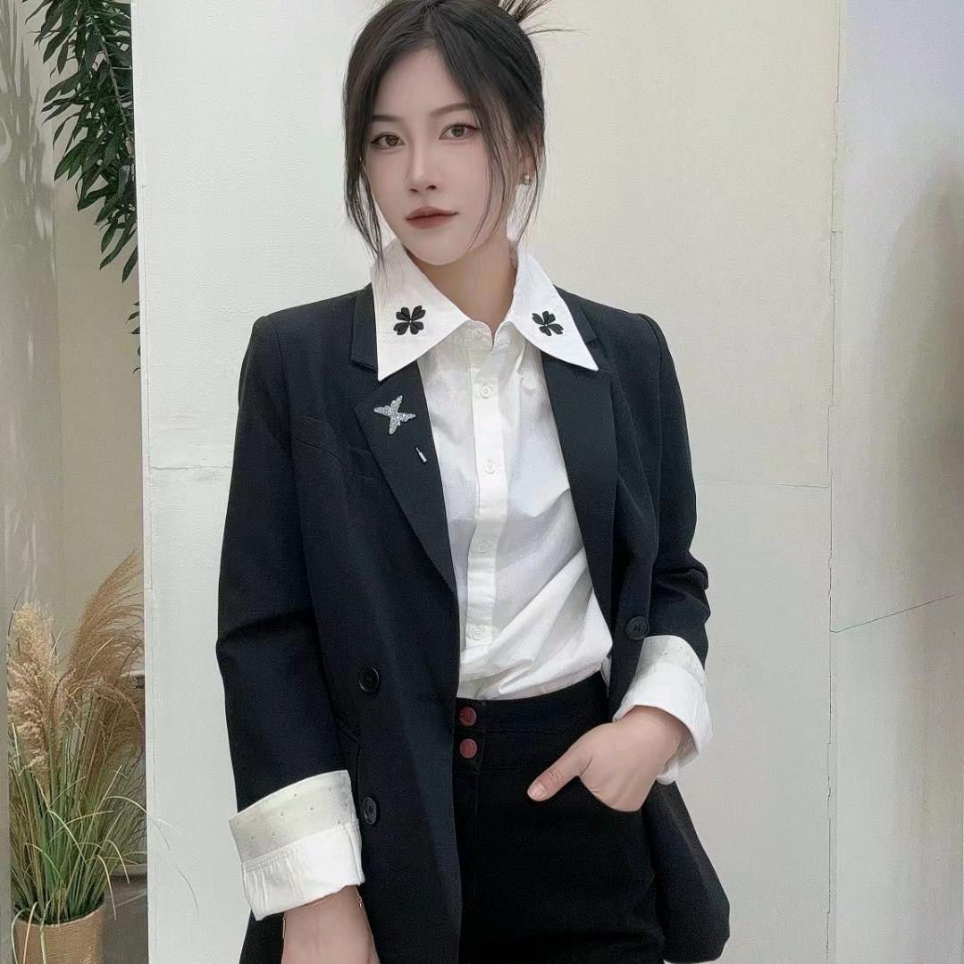 服装店的女孩子，