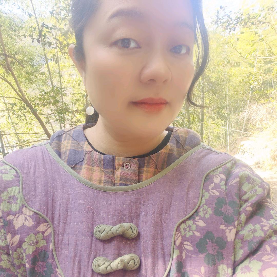 开心的苗家杨姐