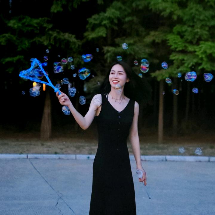 六贰六火锅老板娘