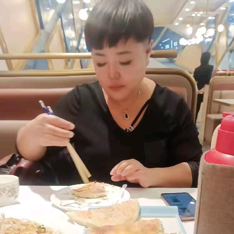 梅姐爱唱歌