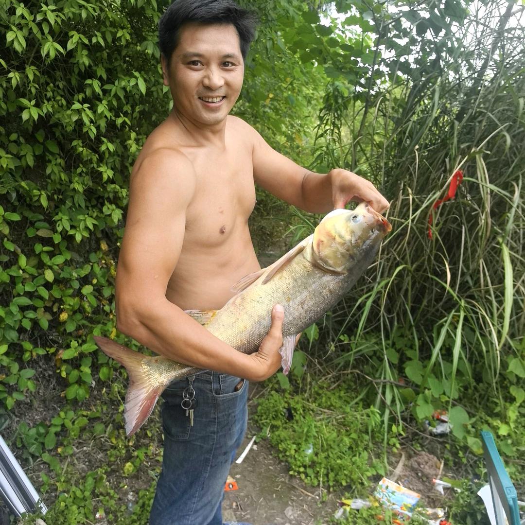 刘ℒ少爷এ⁵²º᭄爱钓鱼🎣