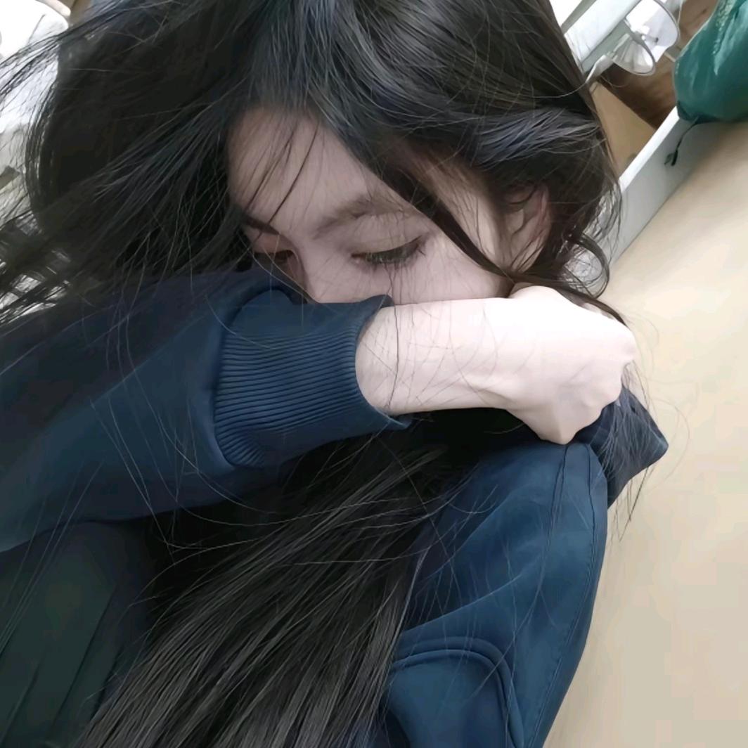 祁薇桉.