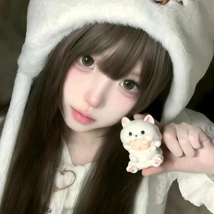 在家眨眨眼ಣ🐰