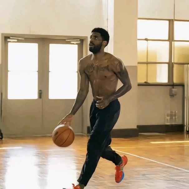 替补席上的饮水机🏀