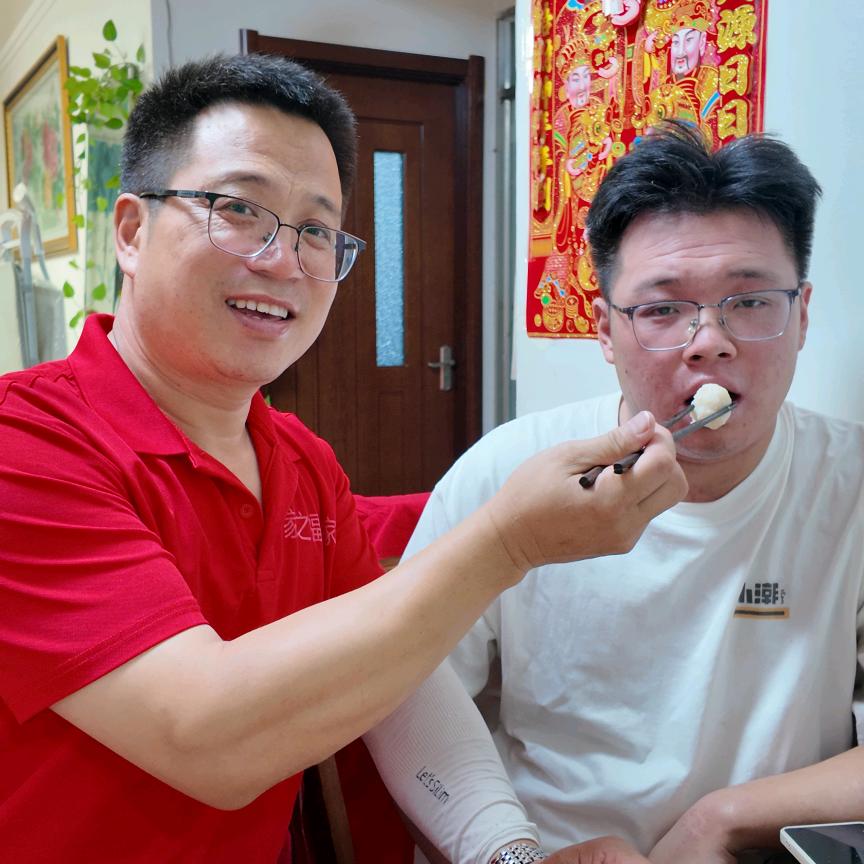 爸，吃饭啦！