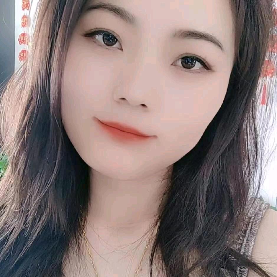 摆摊的小姐姐
