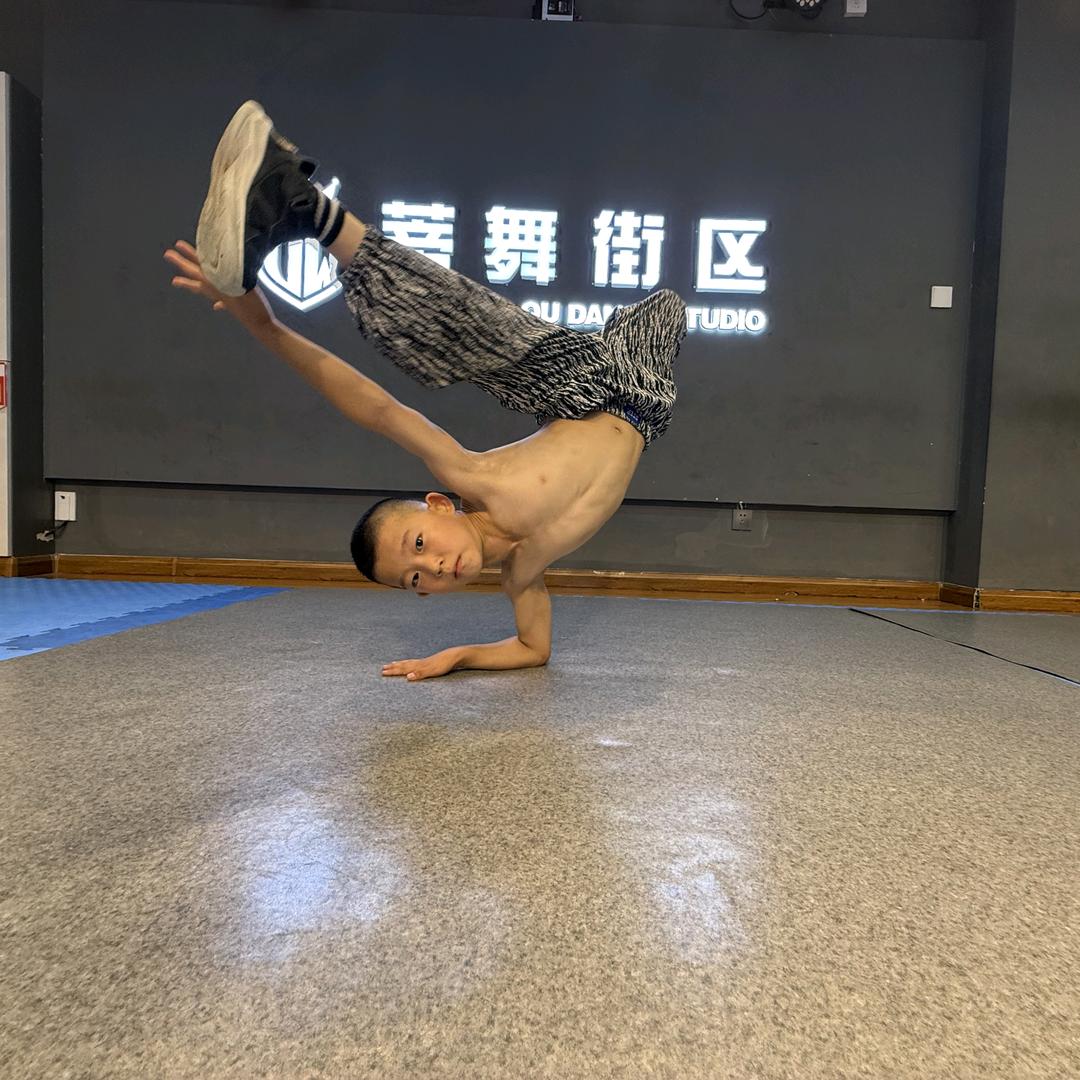 bboy承宇